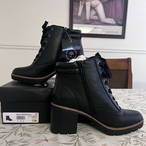 Naturalizer Black Faux Leather Madalynngore Lace up boots